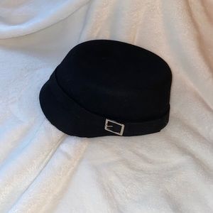 Holt Renfrew hat